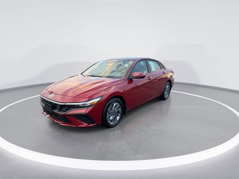 Certified 2024 Hyundai Elantra SEL image 4