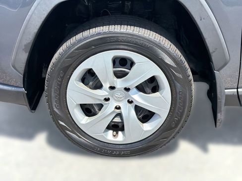Used 2019 Toyota RAV4 LE AWD/4WD image 12