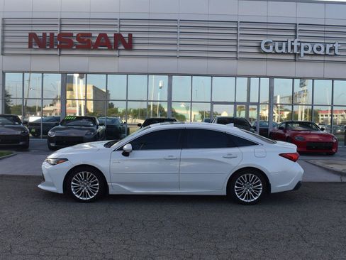 Used 2020 Toyota Avalon Limited w/ Advanced Safety Package FWD image 3