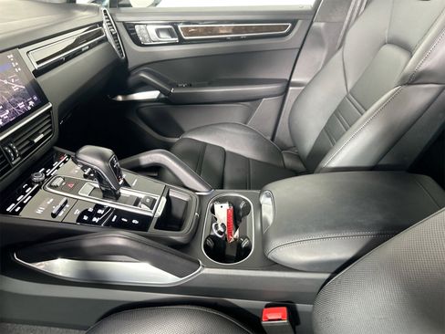 Certified 2022 Porsche Cayenne Turbo image 30