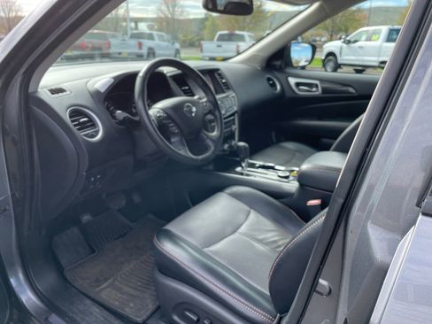 Used 2019 Nissan Pathfinder SL image 12