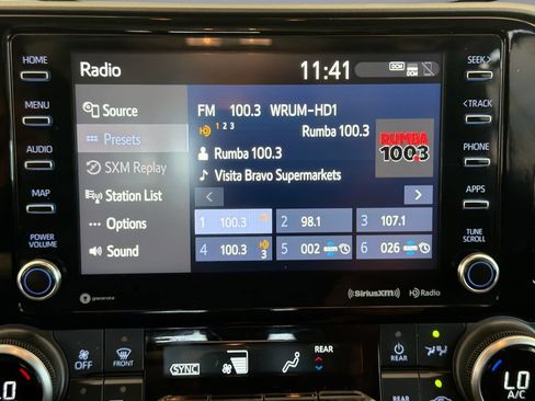 Used 2022 Toyota Highlander XLE AWD/4WD image 23