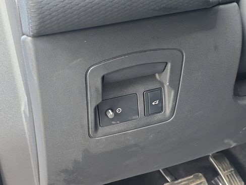 Certified 2023 Land Rover Range Rover Velar R-Dynamic S image 13