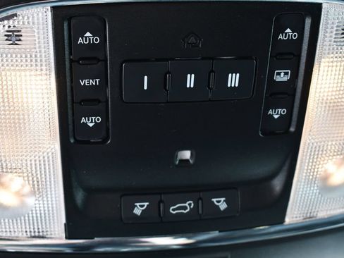 Used 2020 Jeep Grand Cherokee Overland AWD/4WD image 36