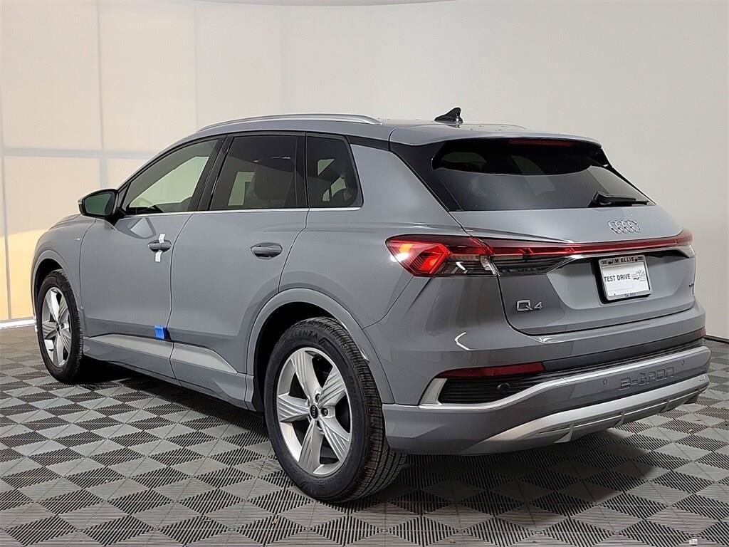 Used 2024 Audi Q4 e-tron Premium AWD/4WD image 3