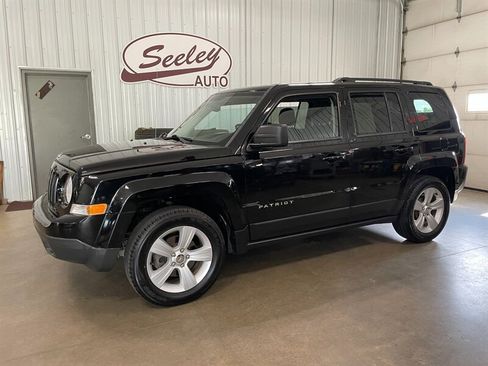 Used 2016 Jeep Patriot Latitude FWD image 1