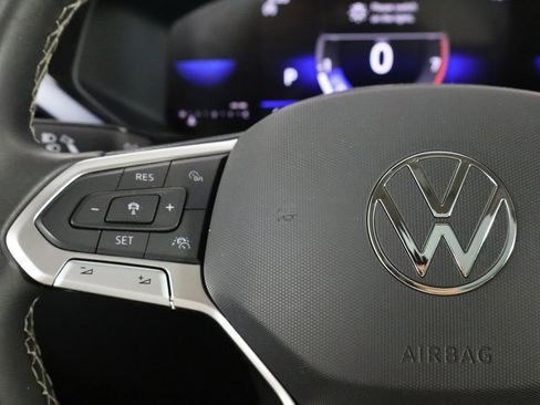 Used 2023 Volkswagen Taos SE w/ Panoramic Sunroof Package image 8