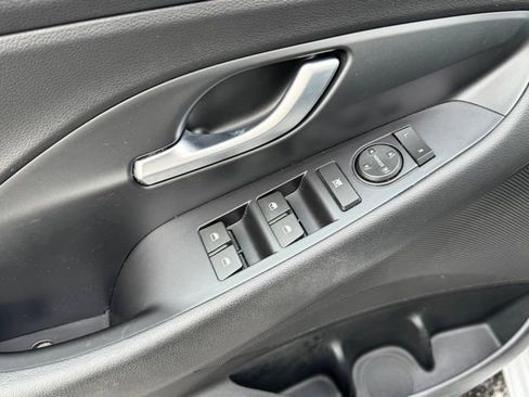 Used 2018 Hyundai Elantra GT image 14