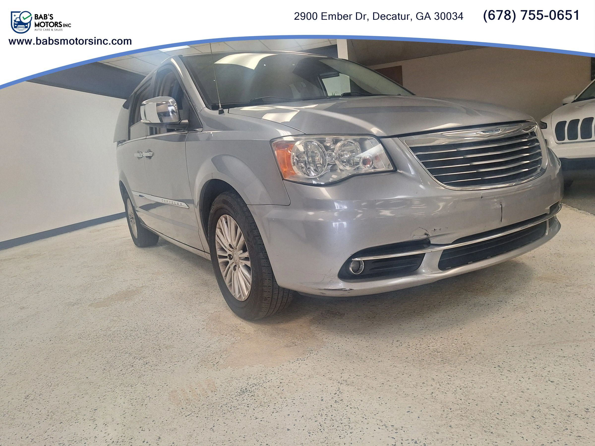 Used 2015 Chrysler Town & Country Touring-L w/ Driver Convenience Group FWD image 1
