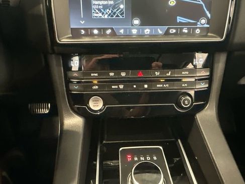 Used 2019 Jaguar F-PACE Premium AWD/4WD image 23