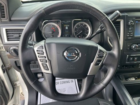 Used 2018 Nissan Titan SV w/ SV Convenience Package AWD/4WD image 17