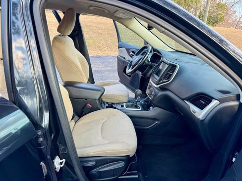 Used 2015 Jeep Cherokee Latitude w/ Comfort/Convenience Group image 6