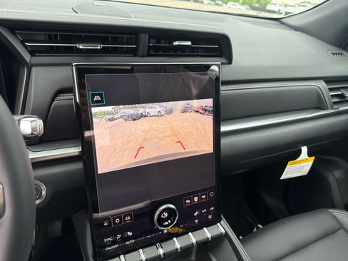 New 2027 GMC Terrain Elevation w/ Elevation Premium Package AWD/4WD image 18