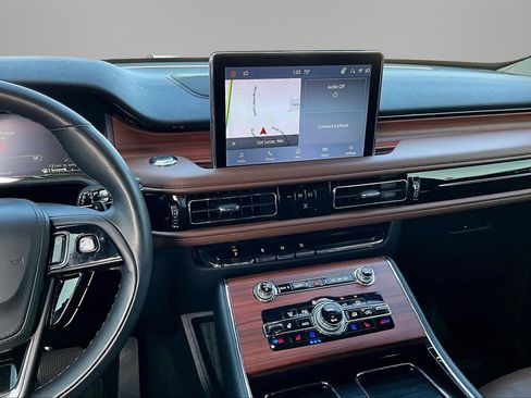 Used 2024 Lincoln Aviator Reserve w/ Equipment Group 201A image 9