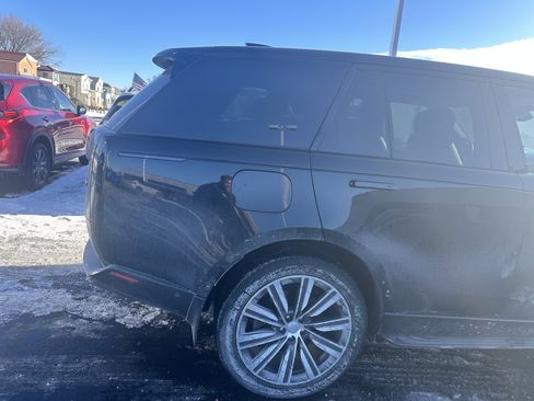 Used 2023 Land Rover Range Rover SE image 9
