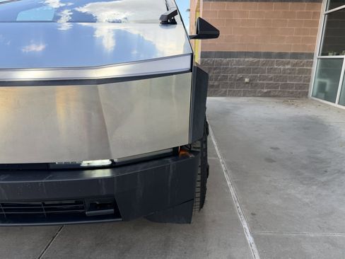 Used 2024 Tesla Cybertruck AWD Crew Cab image 11