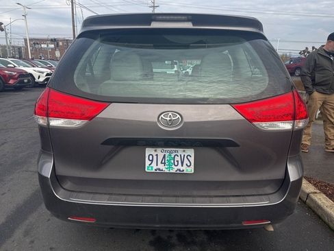 Used 2014 Toyota Sienna L image 5