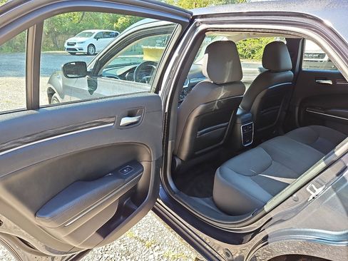 Used 2018 Chrysler 300 Touring image 19