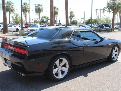 Used 2009 Dodge Challenger SRT8 RWD image 5