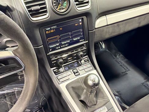 Used 2016 Porsche Cayman GT4 image 23