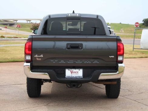 Used 2021 Toyota Tacoma SR5 AWD/4WD image 10