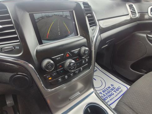 Used 2018 Jeep Grand Cherokee Laredo AWD/4WD image 18