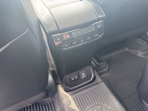 Used 2023 Toyota Highlander Platinum image 36