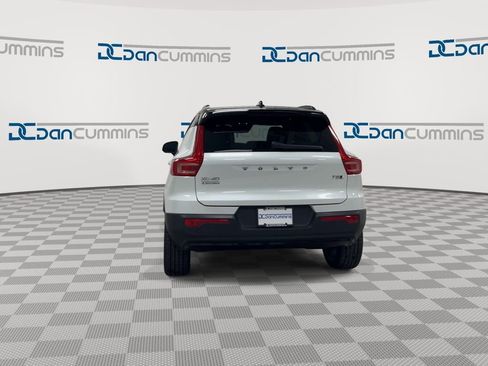 Used 2021 Volvo XC40 T5 R-Design w/ Climate Package image 7