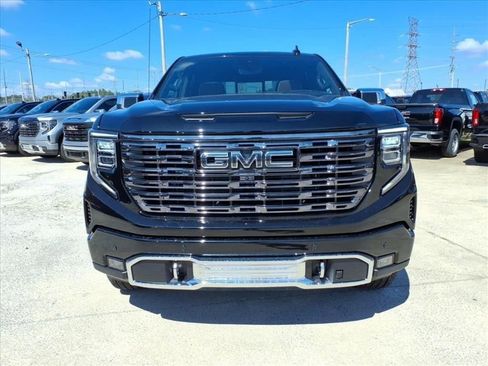Used 2023 GMC Sierra 1500 SLT w/ SLT Premium Plus Package image 2