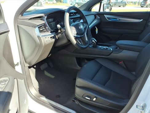 New 2026 Cadillac XT5 Luxury image 9
