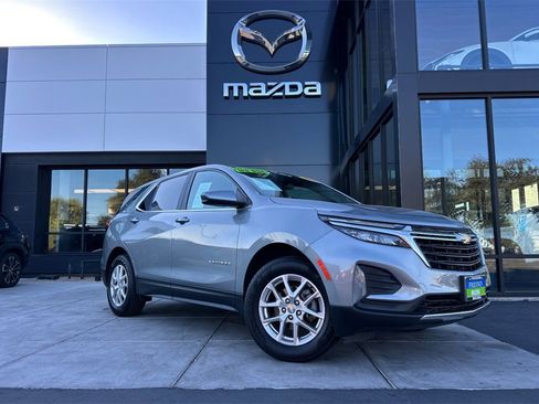 Used 2024 Chevrolet Equinox LT image 2