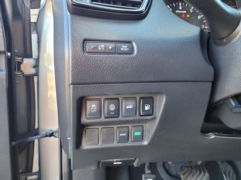 Used 2019 Nissan Rogue SV FWD image 25