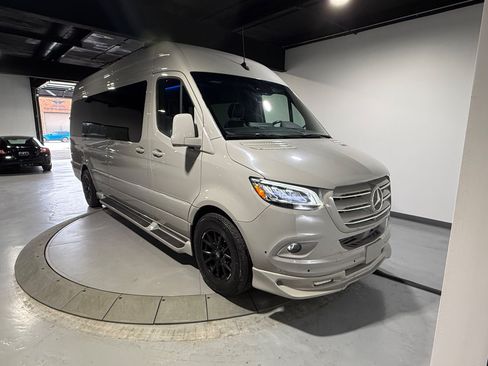 Used 2024 Mercedes-Benz Sprinter 2500 image 8