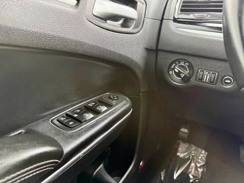 Used 2018 Chrysler 300 S w/ 300S Premium Group image 22