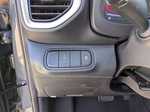 Used 2024 Hyundai Venue SEL image 16