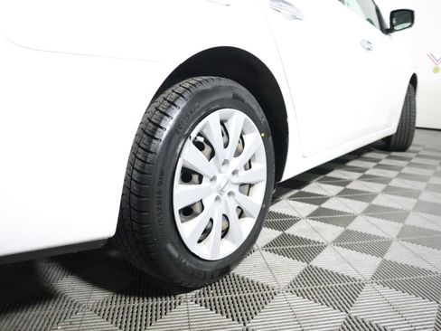 Used 2017 Nissan Sentra SV image 11