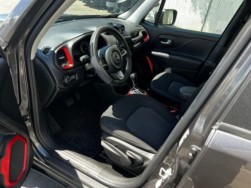Used 2018 Jeep Renegade Trailhawk AWD/4WD image 15