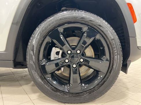 Used 2023 Jeep Grand Cherokee L Limited w/ Black Appearance Package image 25