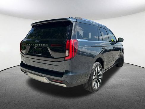 Used 2025 Ford Expedition Platinum w/ Driver's Package AWD/4WD image 15