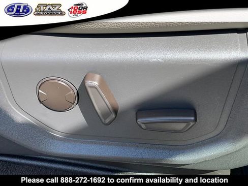 Used 2020 Ford Expedition XLT w/ Equipment Group 202A AWD/4WD image 20