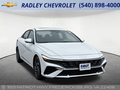 Used 2025 Hyundai Elantra SEL image 9