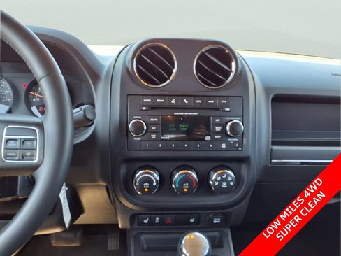 Used 2015 Jeep Patriot Latitude AWD/4WD image 16