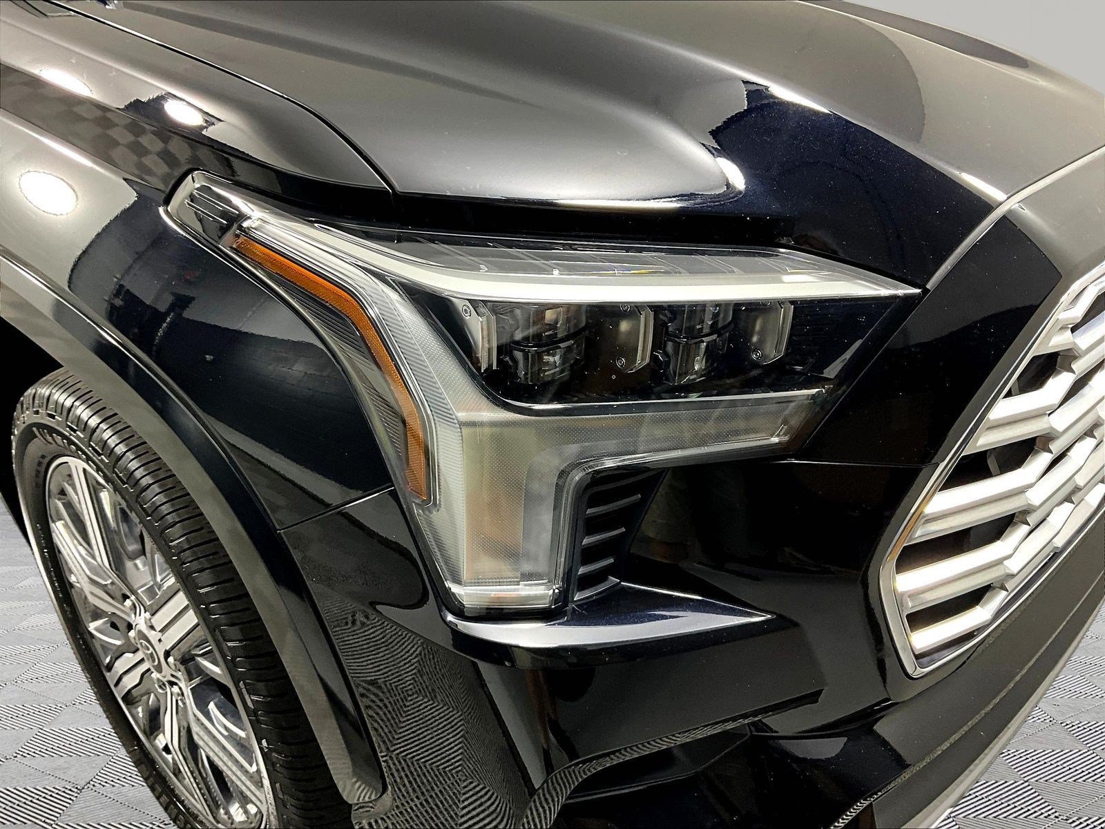 Used 2023 Toyota Sequoia Capstone AWD/4WD image 33