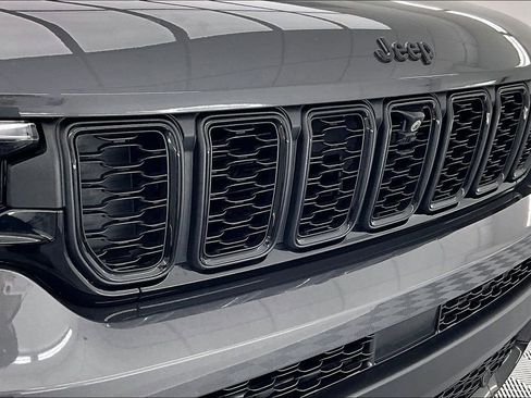 Used 2024 Jeep Grand Cherokee L Limited w/ Luxury Tech Group II image 29