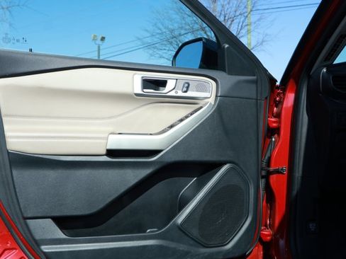 Used 2023 Ford Explorer Limited image 21