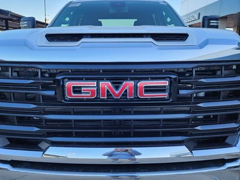 New 2026 GMC Sierra 2500 Pro w/ Convenience Package image 9