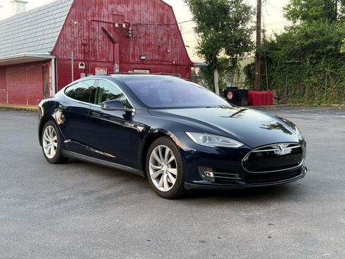 Used 2013 Tesla Model S Performance image 2