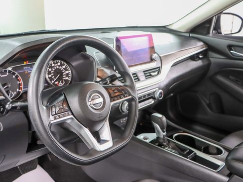 Used 2024 Nissan Altima 2.5 SV image 22