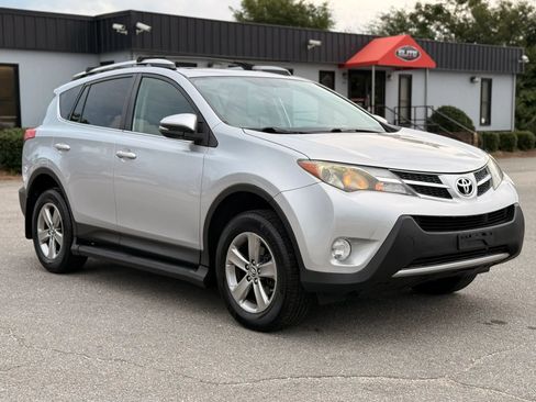 Used 2015 Toyota RAV4 XLE AWD/4WD image 3