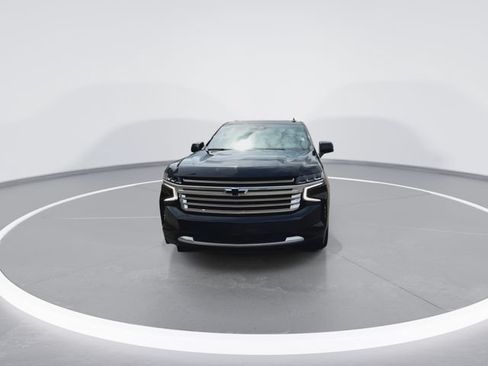Used 2023 Chevrolet Suburban High Country w/ Advanced Technology Package AWD/4WD image 3